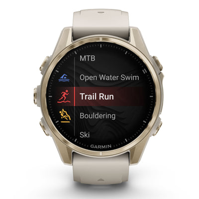 Garmin Fenix ​​​​8 Sapphire - 43 mm / AMOLED - Soft Gold avec bracelet en silicone gris brouillard/grès foncé - Montre multisport premium