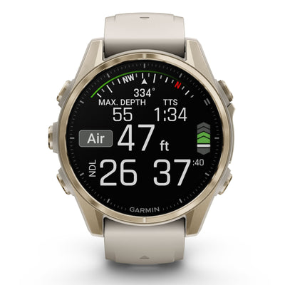 Garmin Fenix ​​​​8 Sapphire – 43 mm / AMOLED – Soft Gold mit nebelgrauem/dunklem Sandstein-Silikonarmband – Premium-Multisportuhr