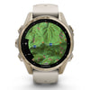 Garmin Fenix ​​​​8 Sapphire – 43 mm / AMOLED – Soft Gold mit nebelgrauem/dunklem Sandstein-Silikonarmband – Premium-Multisportuhr