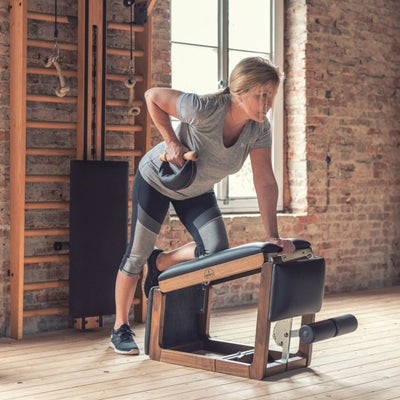 NOHRD Swing Board Set Club - kettlebells avec rangement mural - Chêne teinté et cuir